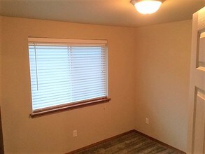 5321 166th St Ct E in Tacoma, WA - Foto de edificio - Building Photo