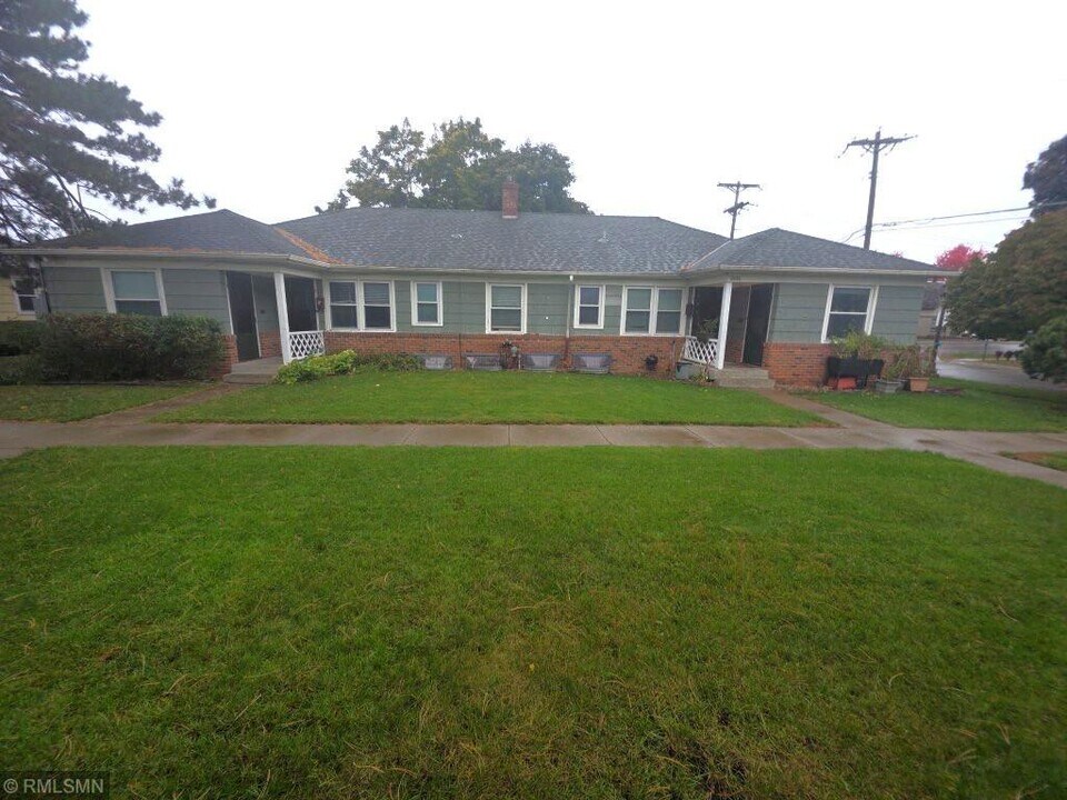 2056 Bayard Ave in St. Paul, MN - Building Photo