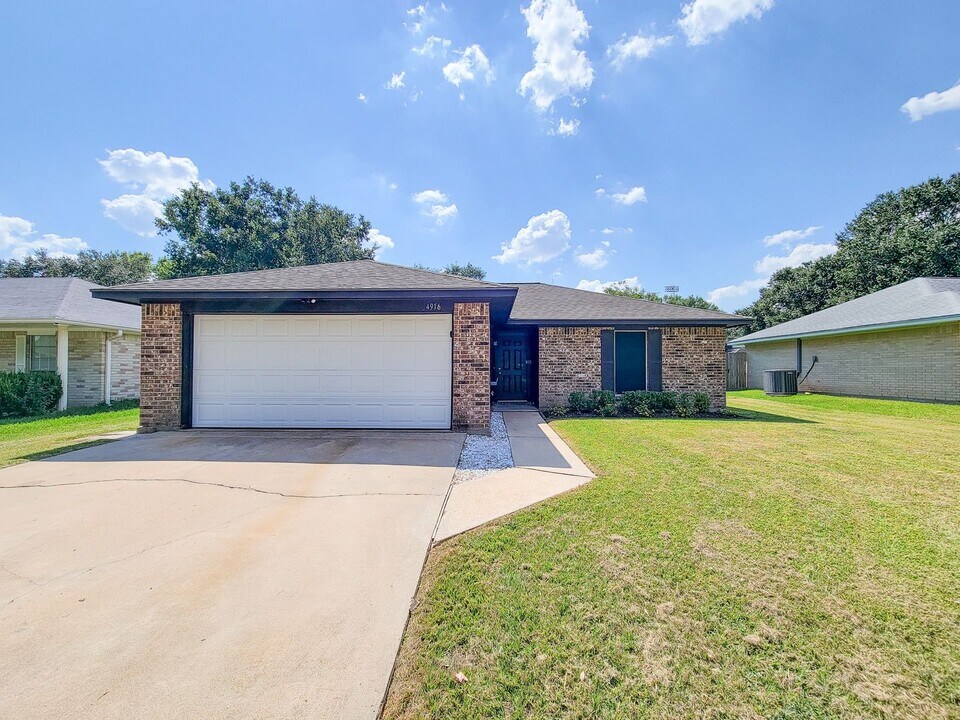 4916 Sandalwood Ave in Rosenberg, TX - Building Photo