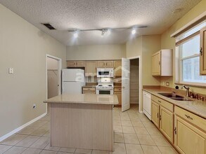 138 Pine Isle Dr in Sanford, FL - Building Photo - Building Photo
