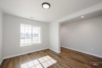 812 Strike Eagle St in Mountain Home, ID - Building Photo - Building Photo