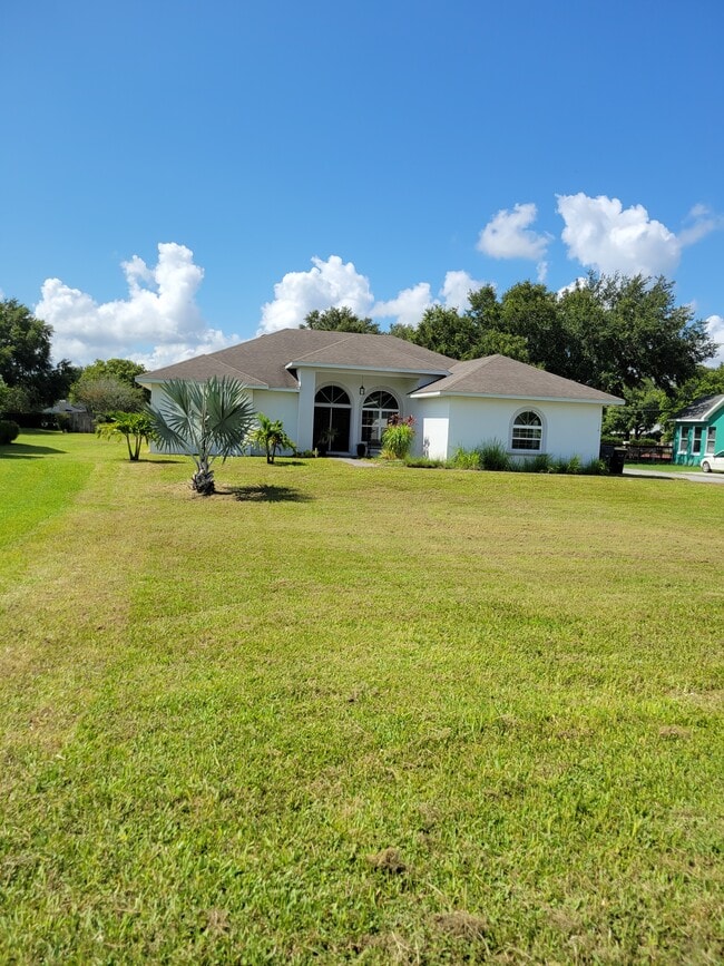 116 Sunrise Hill Ln in Auburndale, FL - Building Photo - Building Photo