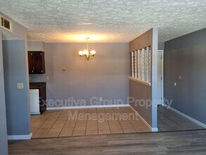 365 Elmwood Dr in Radcliff, KY - Building Photo - Building Photo