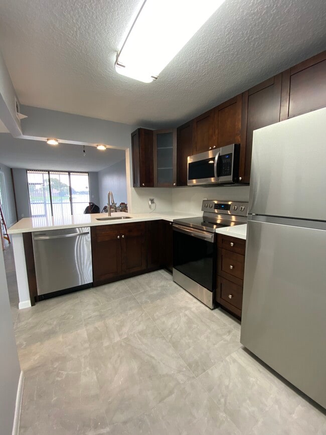 11340 Taft St, Unit 11340