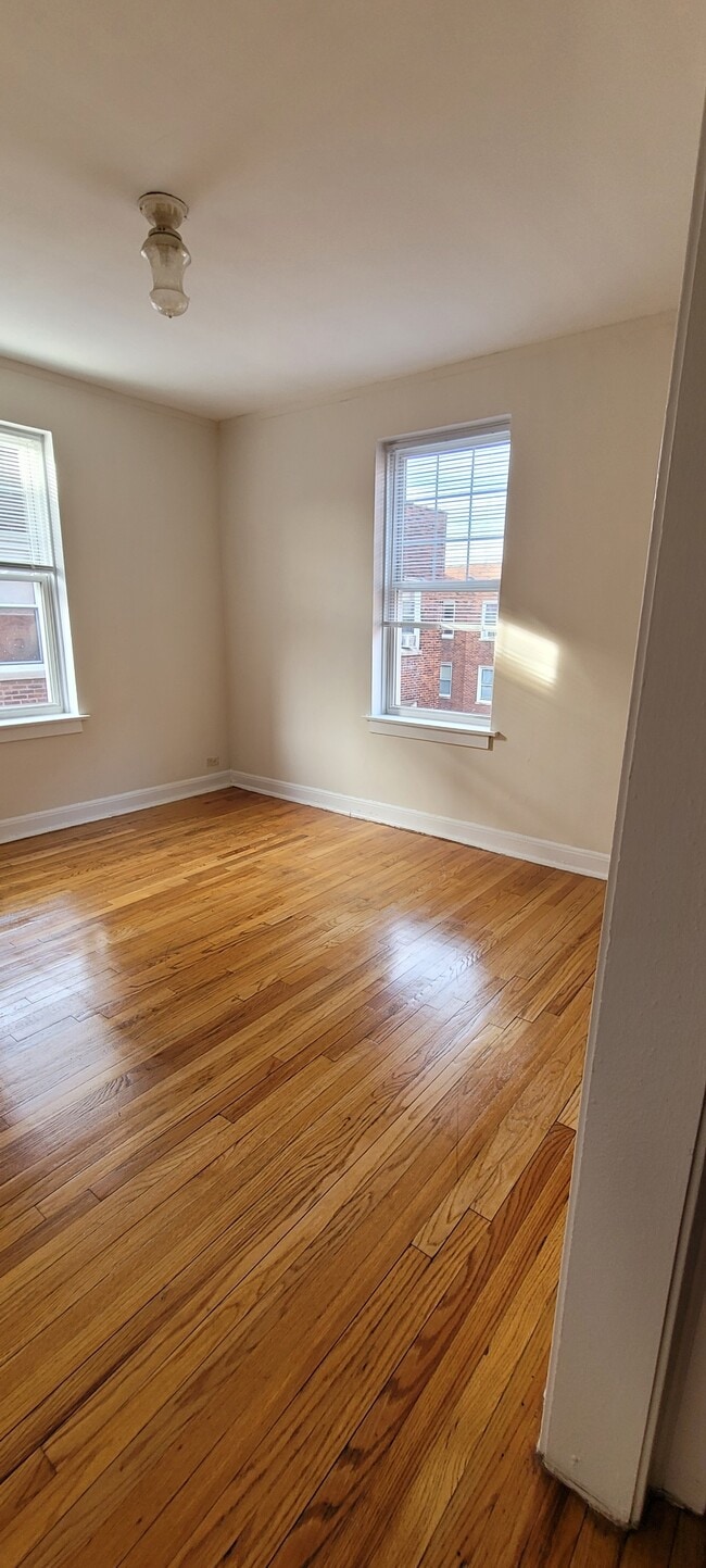 4928 W Cuyler Ave, Unit 1D