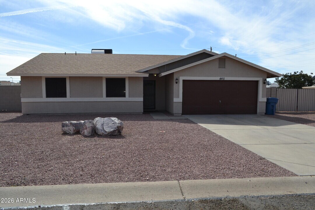 445 E Osage Ave in Apache Junction, AZ - Building Photo