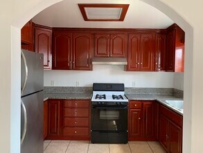 1302 S Willowbrook Ave in Compton, CA - Building Photo - Building Photo