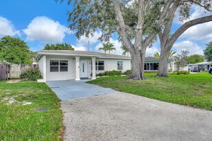 261 NE 45th St in Oakland Park, FL - Building Photo