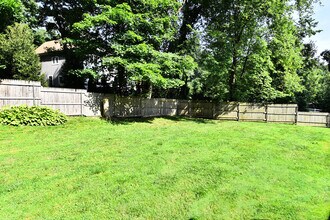 145 Weed St in New Canaan, CT - Building Photo - Building Photo