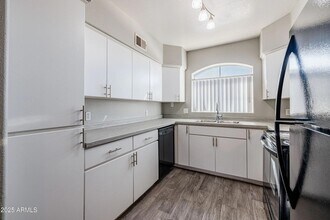 5151 E Guadalupe Rd, Unit B1 in Phoenix, AZ - Building Photo - Building Photo