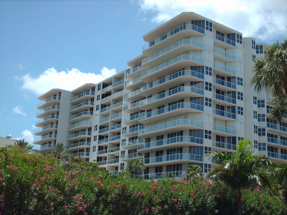 L'Elegance in Sarasota, FL - Foto de edificio