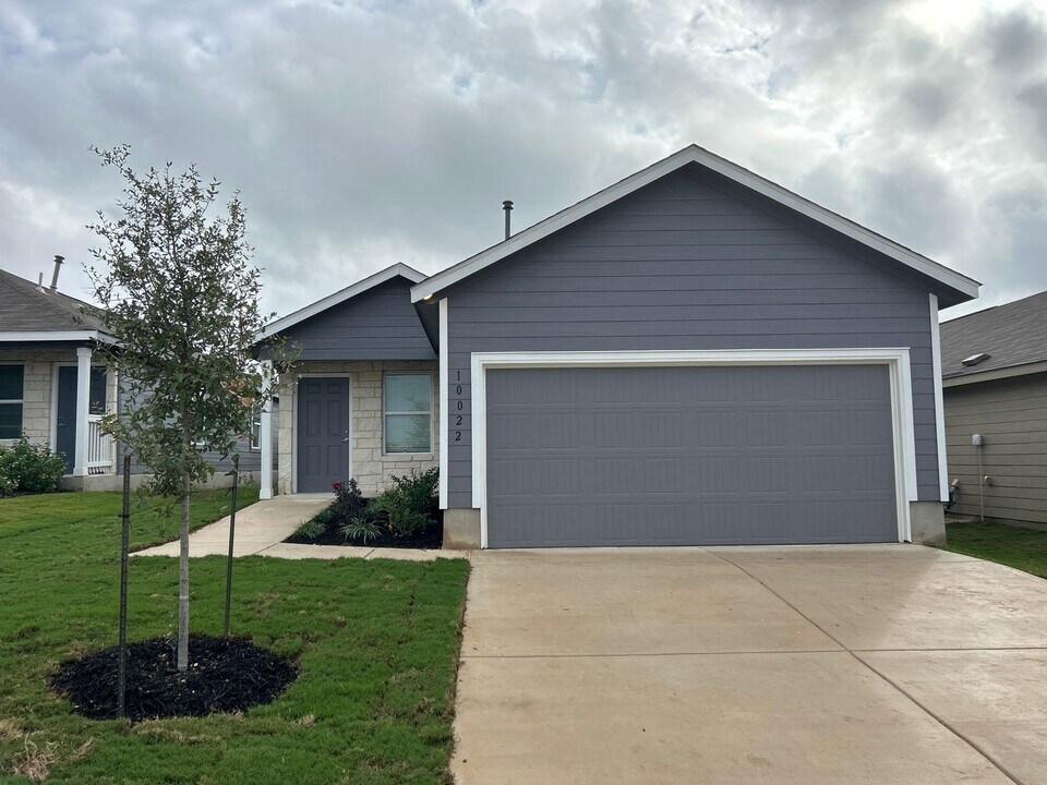 10022 Ana Hts in San Antonio, TX - Building Photo