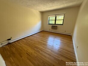 276 Grove St, Unit 11 in Auburndale, MA - Building Photo - Building Photo