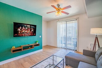 6610 N 93rd Ave in Glendale, AZ - Foto de edificio - Building Photo