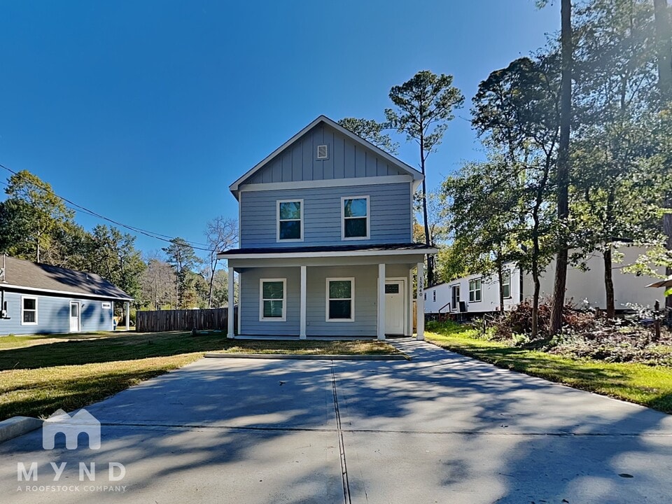 15840 Forest Dr in Montgomery, TX - Building Photo