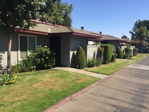 Camelot West in Fresno, CA - Foto de edificio - Building Photo