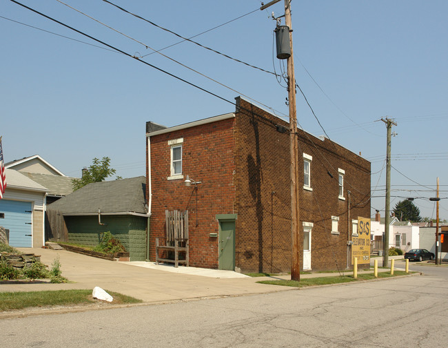 1312 Salt Spring Rd in Youngstown, OH - Foto de edificio - Building Photo