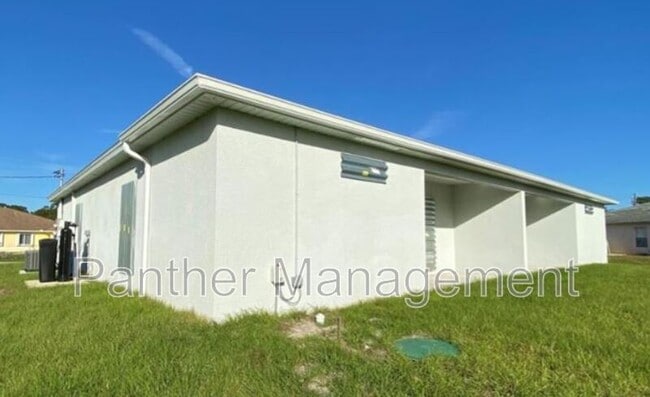 1112 Albert Ave in Lehigh Acres, FL - Building Photo - Building Photo