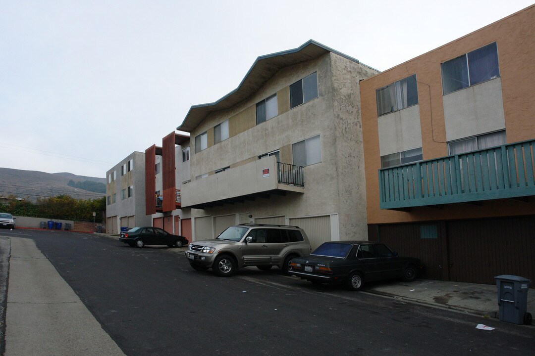 388 Susie Way in South San Francisco, CA - Foto de edificio