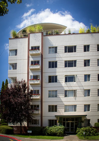 Eugene Manor in Eugene, OR - Foto de edificio - Building Photo