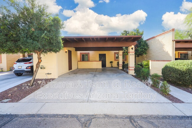 property at 8178 E Rivenoak Cir