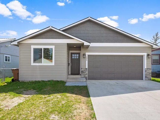 property at 906 E Courtland Ave