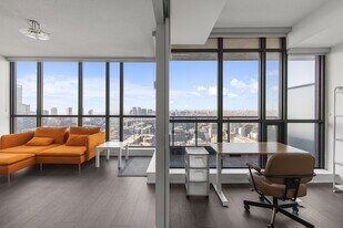 8 Charlotte St in Toronto, ON - Building Photo