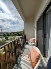 7905 NW 104th Ave in Doral, FL - Foto de edificio - Building Photo