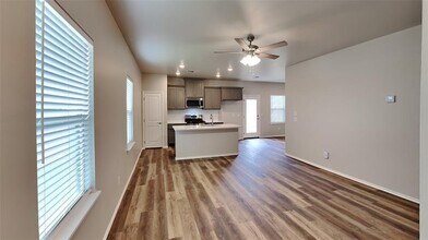 9352 NW 124th St in Yukon, OK - Building Photo - Building Photo