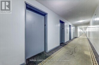 2835 Islington Ave in Toronto, ON - Building Photo - Building Photo