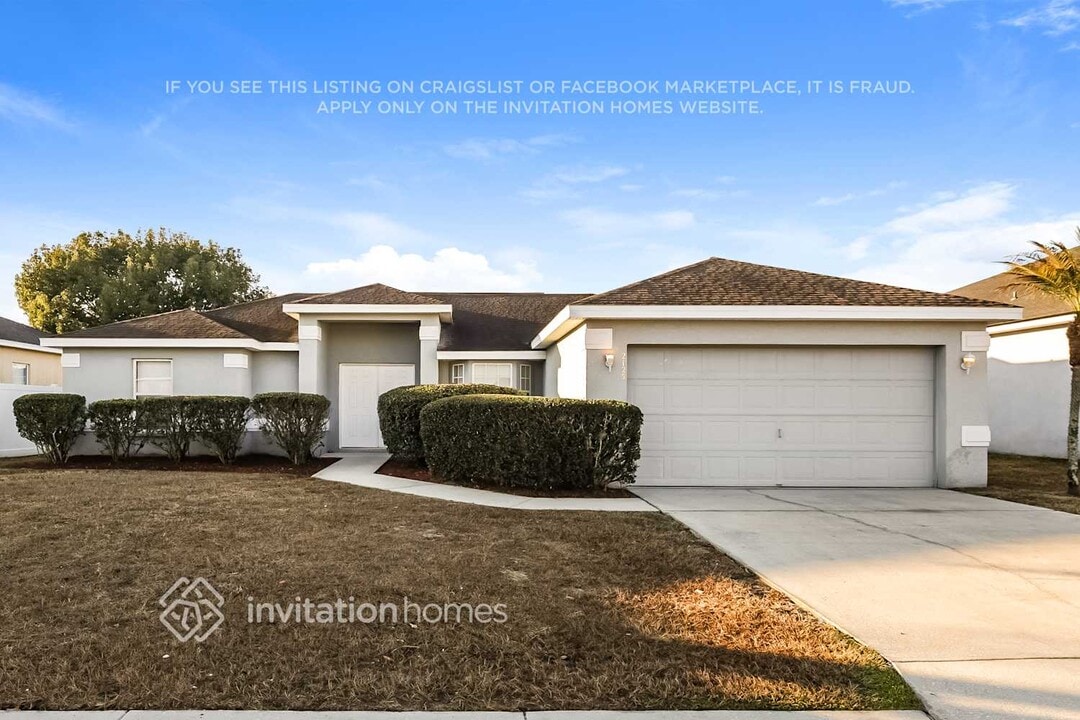2125 Golden Meadow Way in Bartow, FL - Foto de edificio