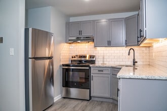 Kenmore Apartments in Southington, CT - Building Photo - Building Photo