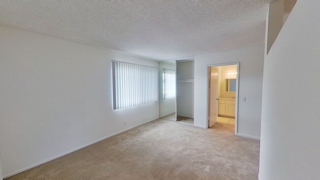 555 N Tustin Ave in Santa Ana, CA - Building Photo - Building Photo