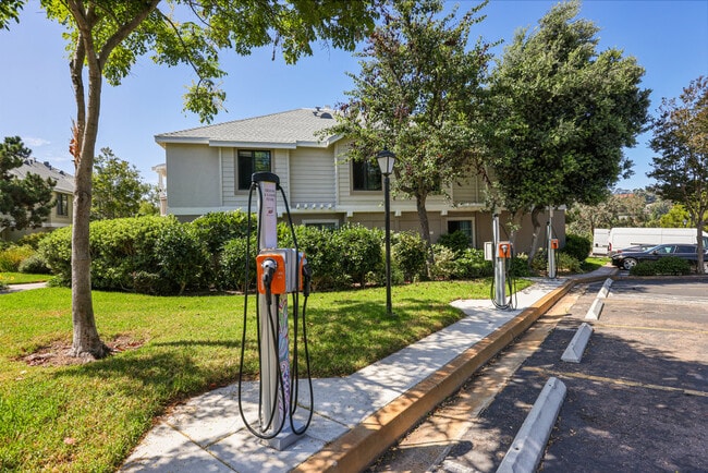 12283 Carmel Vista Rd in San Diego, CA - Foto de edificio - Building Photo