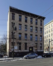 143-145 Christopher Columbus Dr in Jersey City, NJ - Building Photo - Building Photo