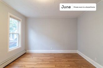 Private bedroom in 3 bed/1 bath Home in Cambridge, MA - Building Photo - Building Photo
