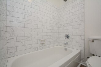 9850 Pagewood Ln in Houston, TX - Building Photo - Building Photo