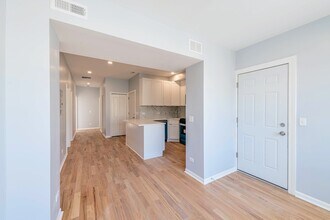 1020 W Ainslie St, Unit 4 in Chicago, IL - Building Photo - Building Photo