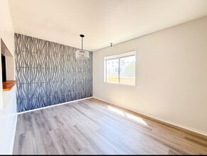 14746 Delano St in Van Nuys, CA - Building Photo - Building Photo