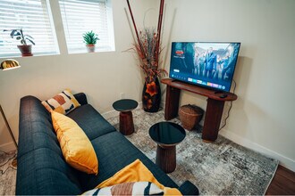 106-110 Hotel St in Utica, NY - Foto de edificio - Building Photo