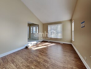 161 Brookwood Ln W in Bolingbrook, IL - Building Photo - Building Photo
