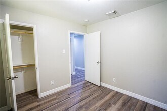 7130 Heath St in Houston, TX - Building Photo - Building Photo