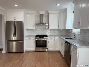 37 Brainerd Rd in Branford, CT - Building Photo - Building Photo