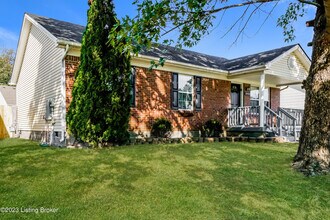 8906 Greenmoore Dr in Louisville, KY - Building Photo - Building Photo