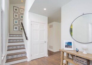 9 Landsdowne Ln in Southampton, NY - Building Photo - Building Photo
