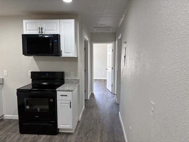 235 Bee St in San Antonio, TX - Building Photo - Building Photo