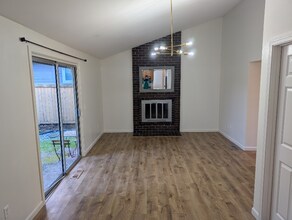 7216 122nd Ave SE in Newcastle, WA - Building Photo - Building Photo