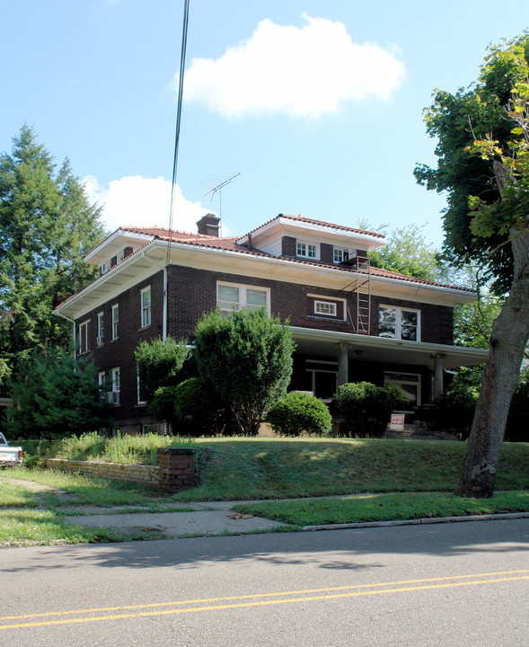 305 15th St NW in Canton, OH - Foto de edificio