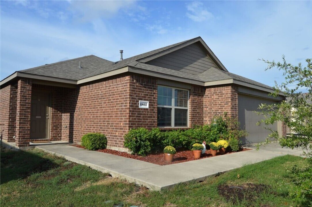 1807 Meadow Crest Dr in Princeton, TX - Building Photo