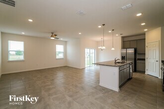 429 Reina Wy in Eagle Lake, FL - Building Photo - Building Photo